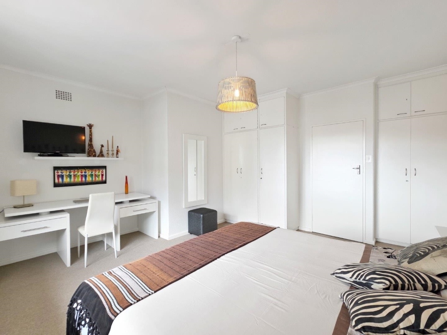 1 Bedroom Property for Sale in Sea Point Western Cape